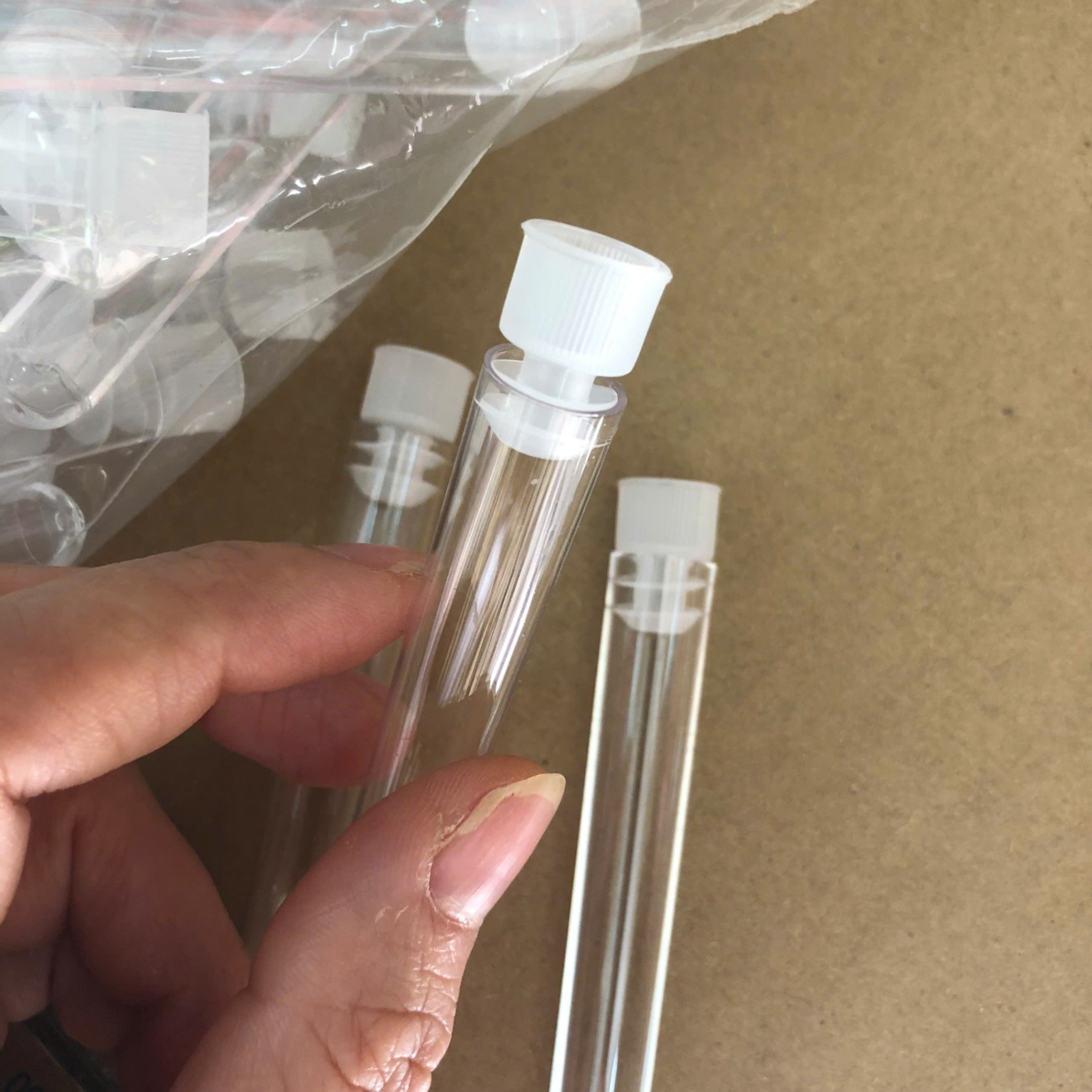 Ống nghiệm nhựa 5ml PS 12x75mm, có nắp, Henso Medical, Trung Quốc, túi 500 chiếc
