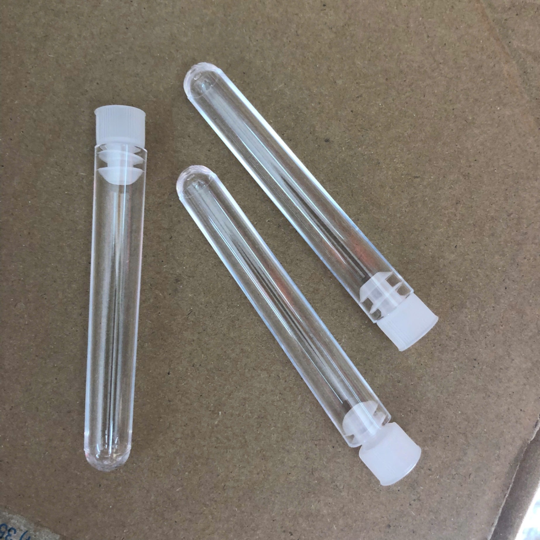 Ống nghiệm nhựa 5ml PS 12x75mm, có nắp, Henso Medical, Trung Quốc, túi 500 chiếc