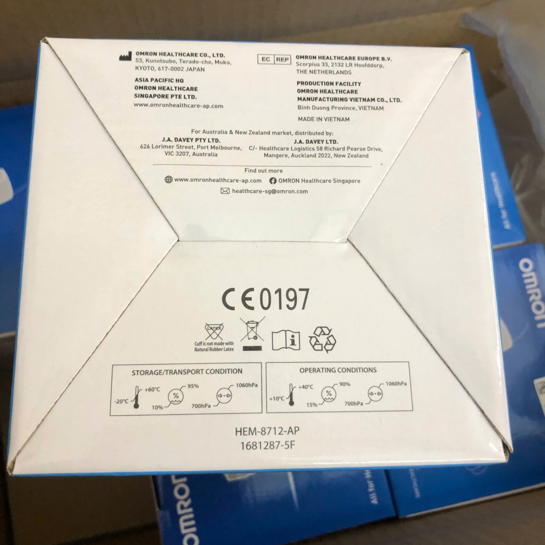 Máy Đo Huyết Áp Bắp Tay Tự Động Omron Hem-8712