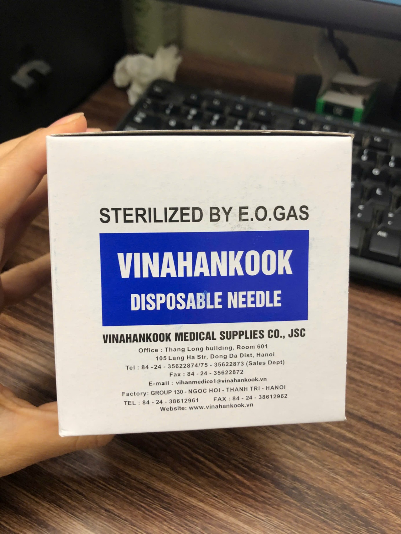 Đầu bơm tiêm lấy thuốc Vinahankook (Hộp=100 kim, Thùng=10.000 kim)