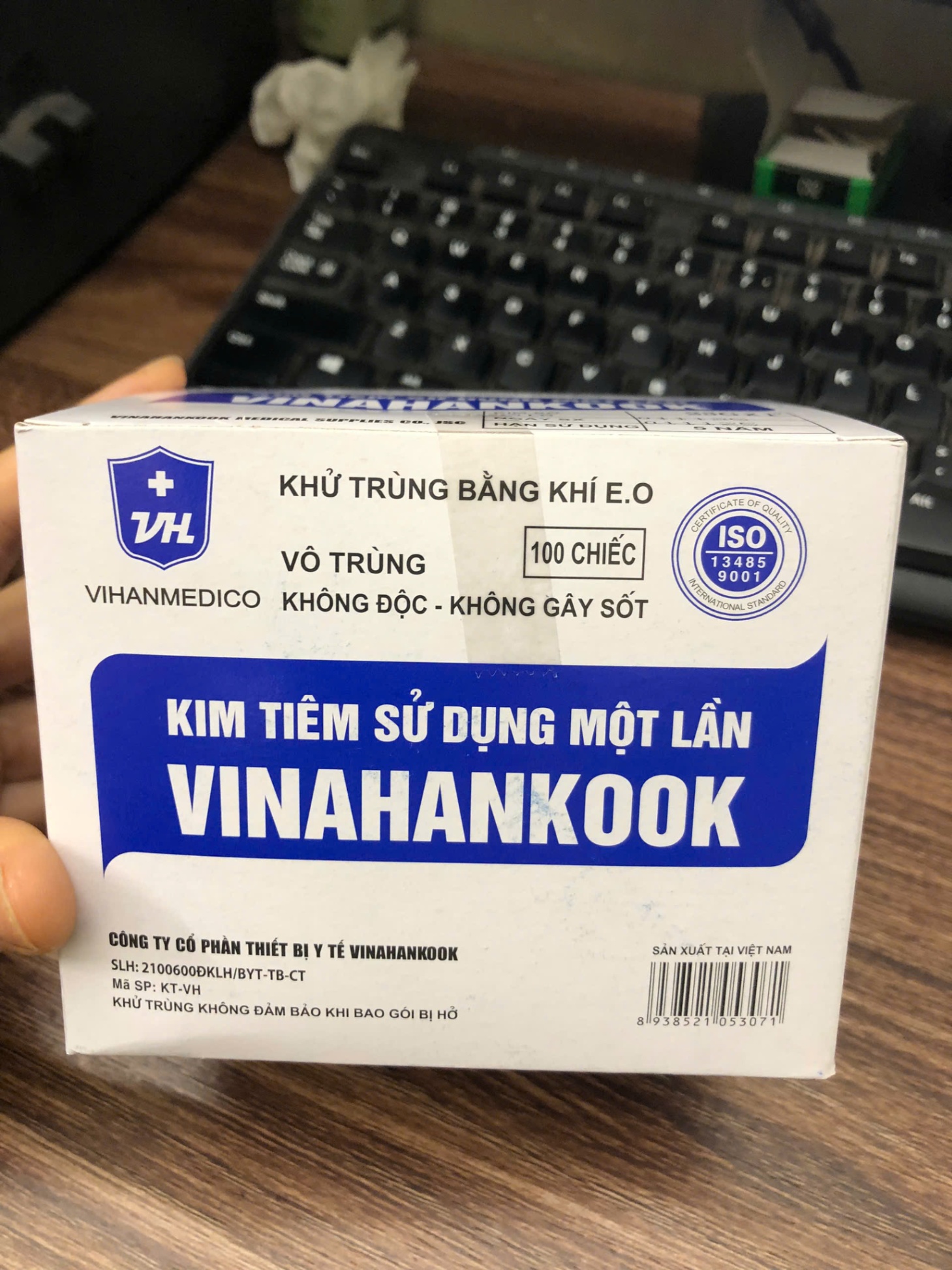 Đầu bơm tiêm lấy thuốc Vinahankook (Hộp=100 kim, Thùng=10.000 kim)