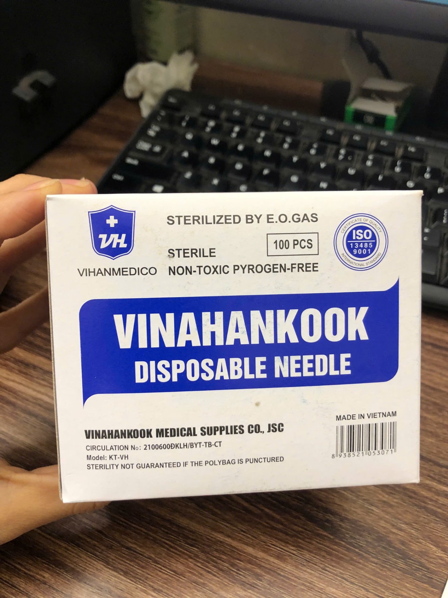 Đầu bơm tiêm lấy thuốc Vinahankook (Hộp=100 kim, Thùng=10.000 kim)