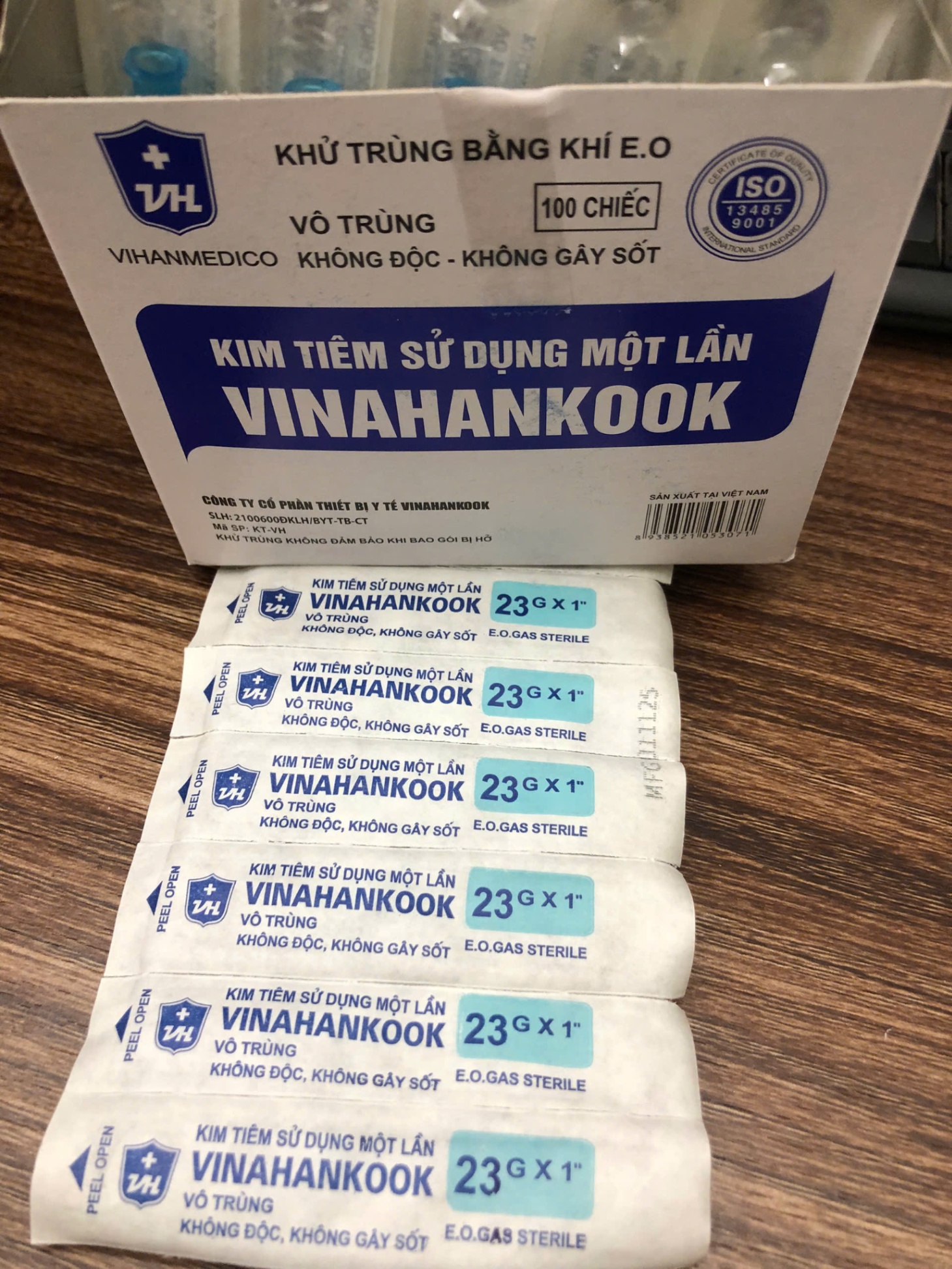Đầu bơm tiêm lấy thuốc Vinahankook (Hộp=100 kim, Thùng=10.000 kim)