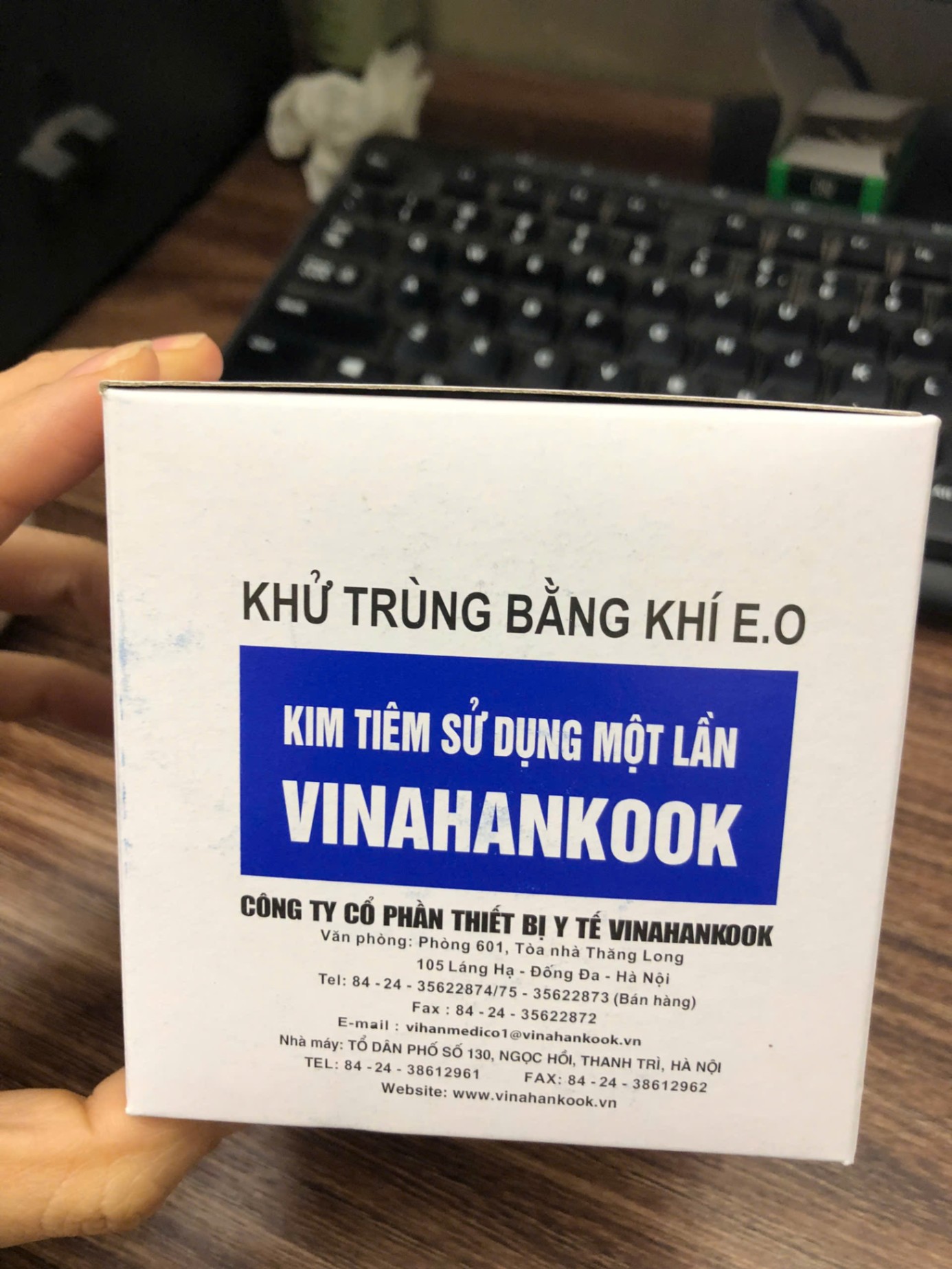 Đầu bơm tiêm lấy thuốc Vinahankook (Hộp=100 kim, Thùng=10.000 kim)