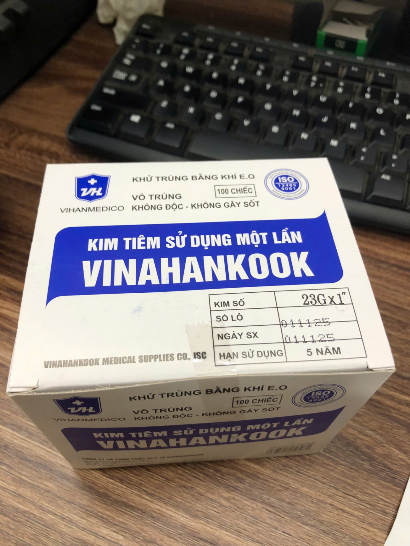 Đầu bơm tiêm lấy thuốc Vinahankook (Hộp=100 kim, Thùng=10.000 kim)