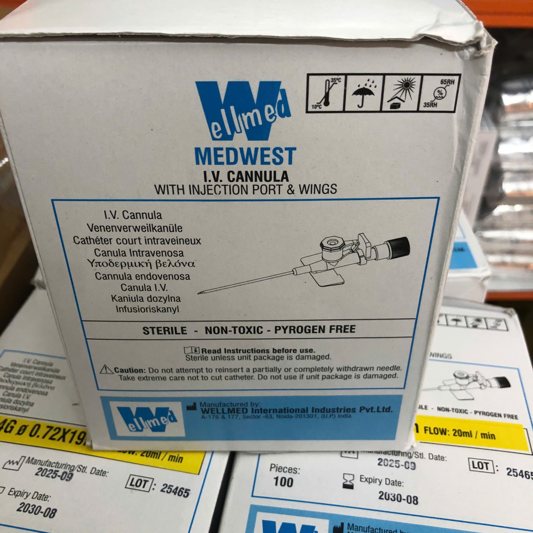 Kim luồn tĩnh mạch, có cánh, có cổng Wellmed