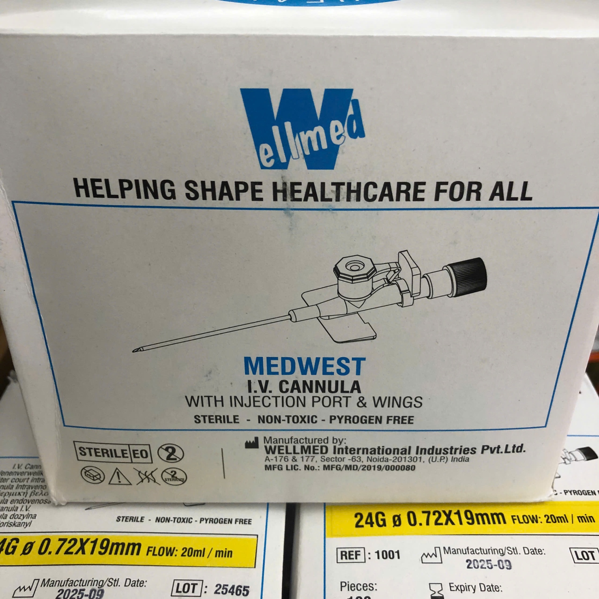 Kim luồn tĩnh mạch, có cánh, có cổng Wellmed