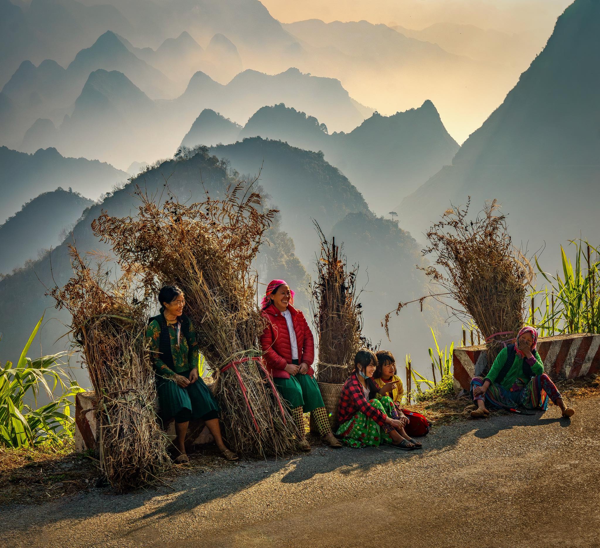 Trekking là gì? Phân biệt 2 hình thức Trekking và Hiking.