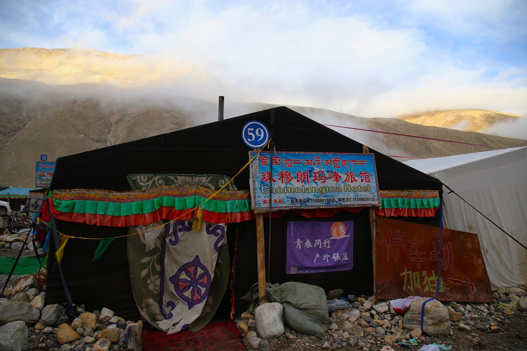 Hanh-trinh-Caravan-tu-Viet-Nam-Tay-Tang-va-Everest-Base-Camp--3.jpg