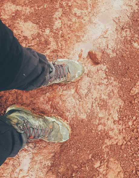 Hay-TU-TE-voi-doi-Chan-khi-di-Trekking-Hiking-4.jpg