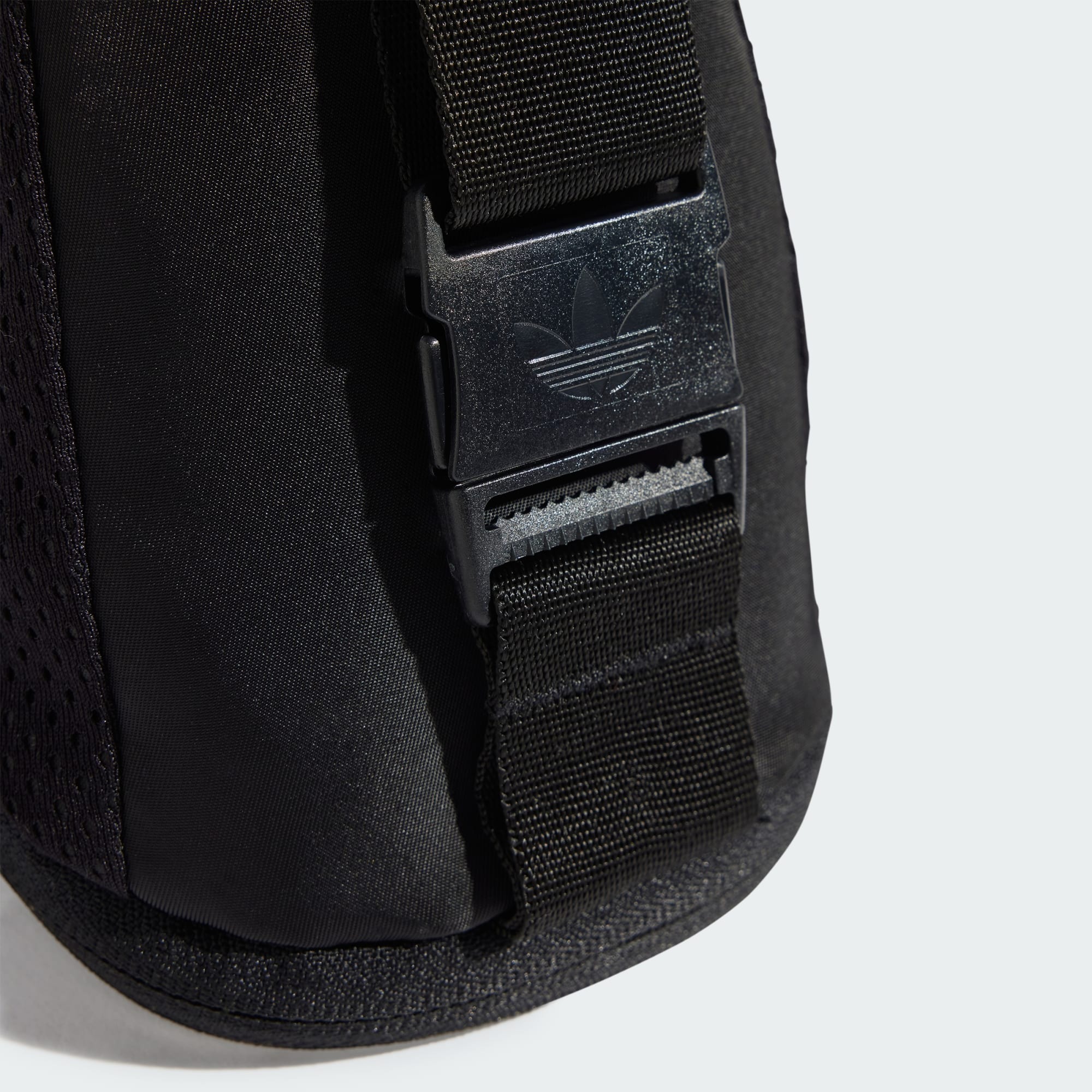 Adidas-Adicolor-Small-Item-Bag-JD5570-11.jpg