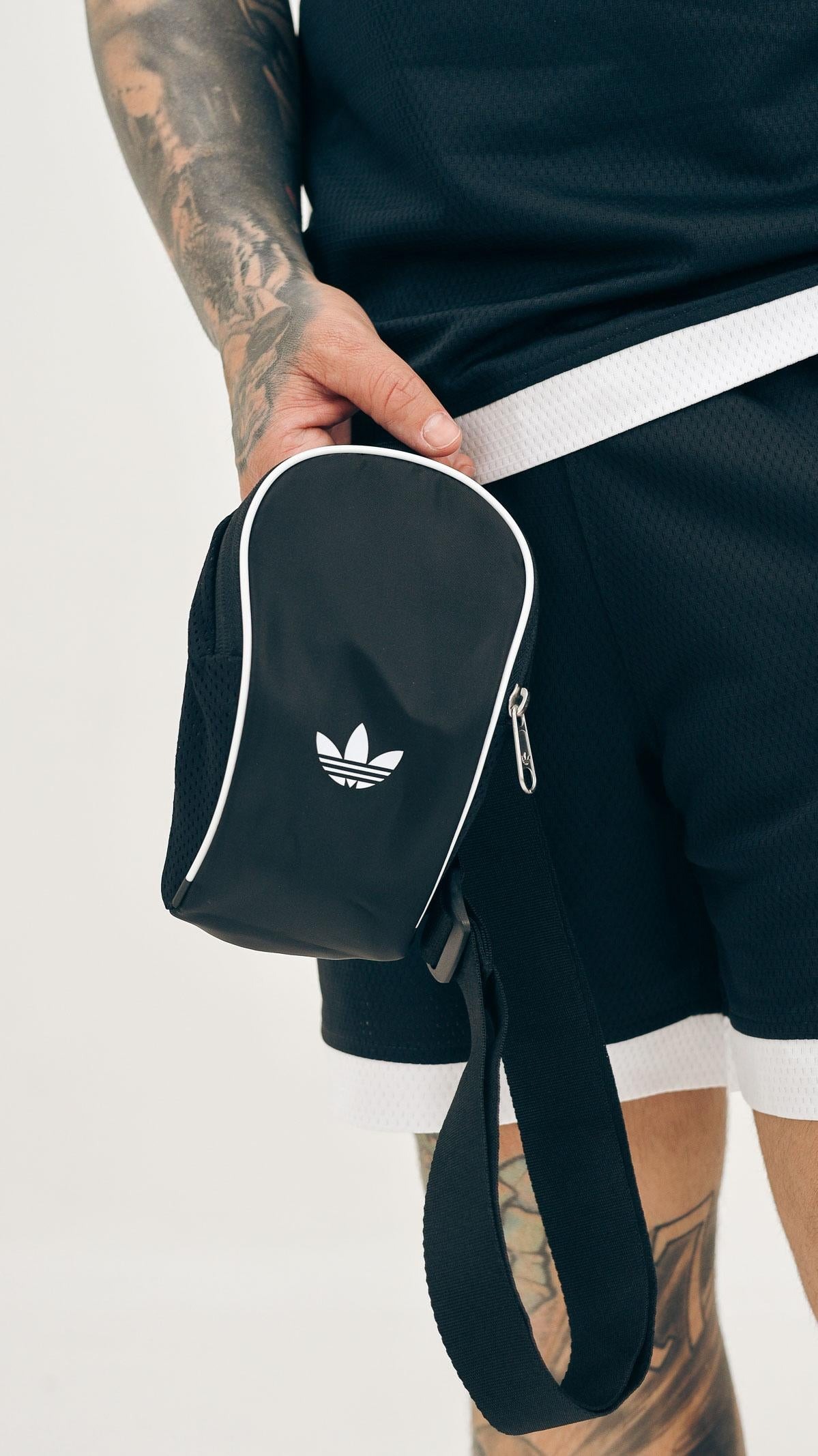 Adidas-Adicolor-Small-Item-Bag-JD5570-2.jpg
