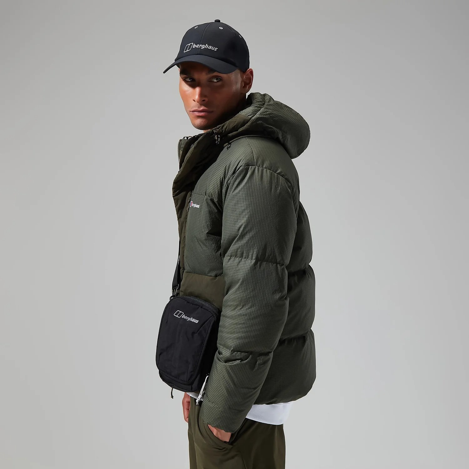 Ao-long-vu-Berghaus-Men-s-Sabber-Down-Hooded-Jacket-4A001409R14-size-L-US-15.jpg