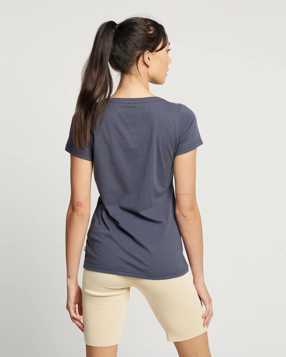 Ao-thun-Fjallraven-Women-s-Logo-T-Shirt-83509-size-S-4.jpg?v=1773969226