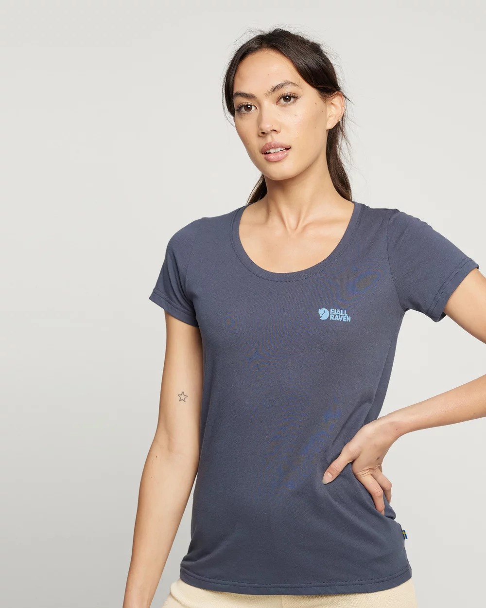 Ao-thun-Fjallraven-Women-s-Logo-T-Shirt-83509-size-S-5.jpg?v=1773969230