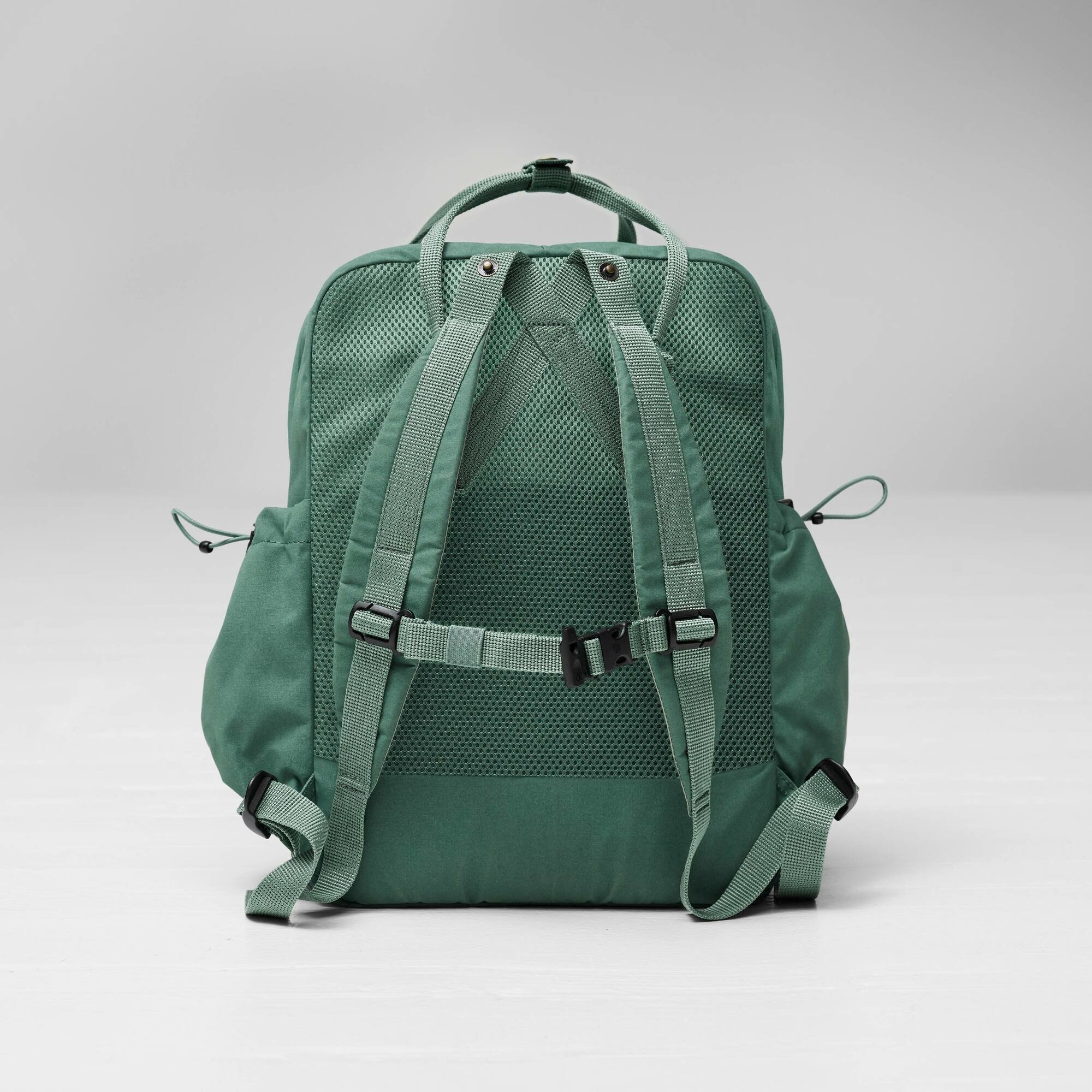 Balo-Fjallraven-Kanken-Outlong-23200251-18L-50.jpg