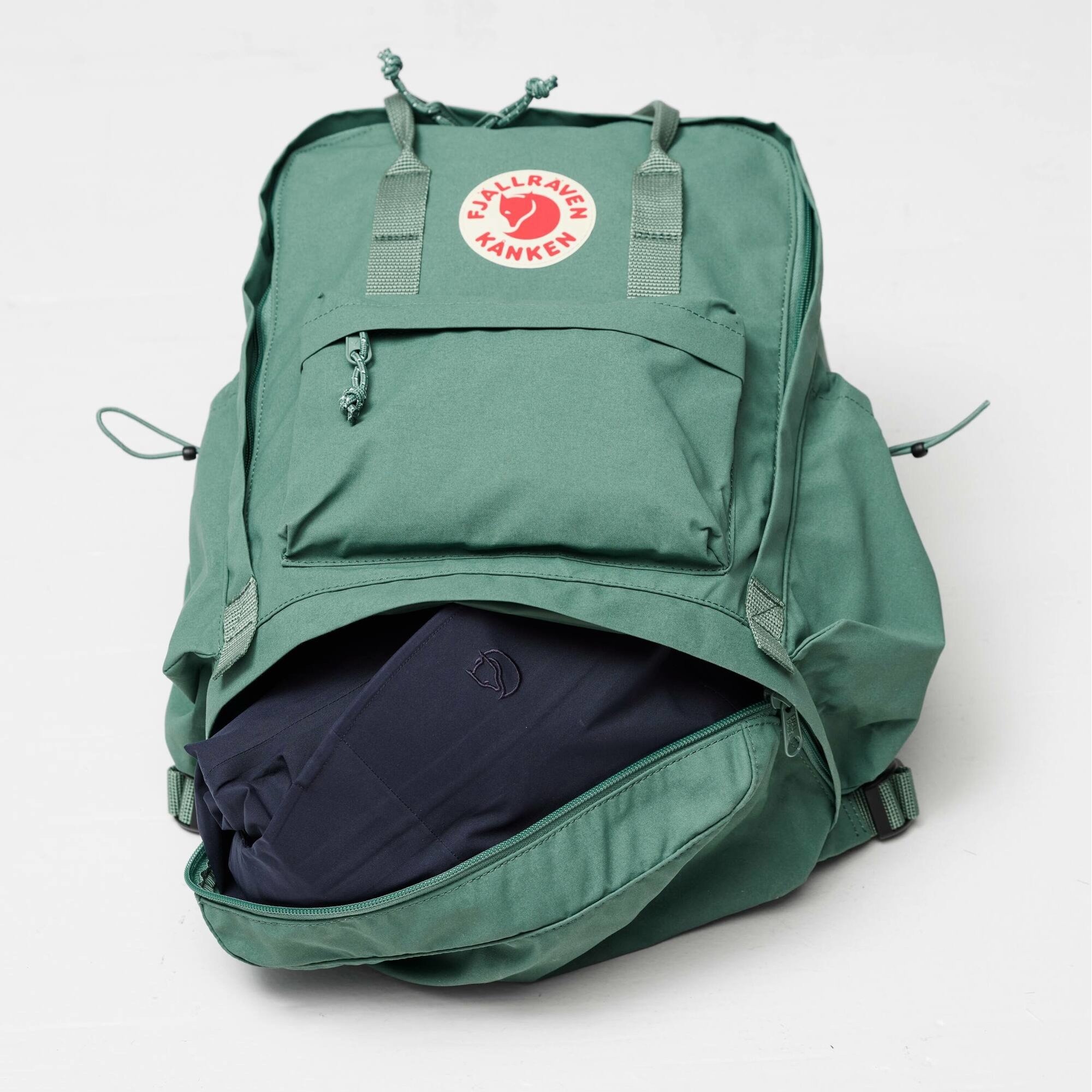 Balo-Fjallraven-Kanken-Outlong-23200251-18L-51.jpg