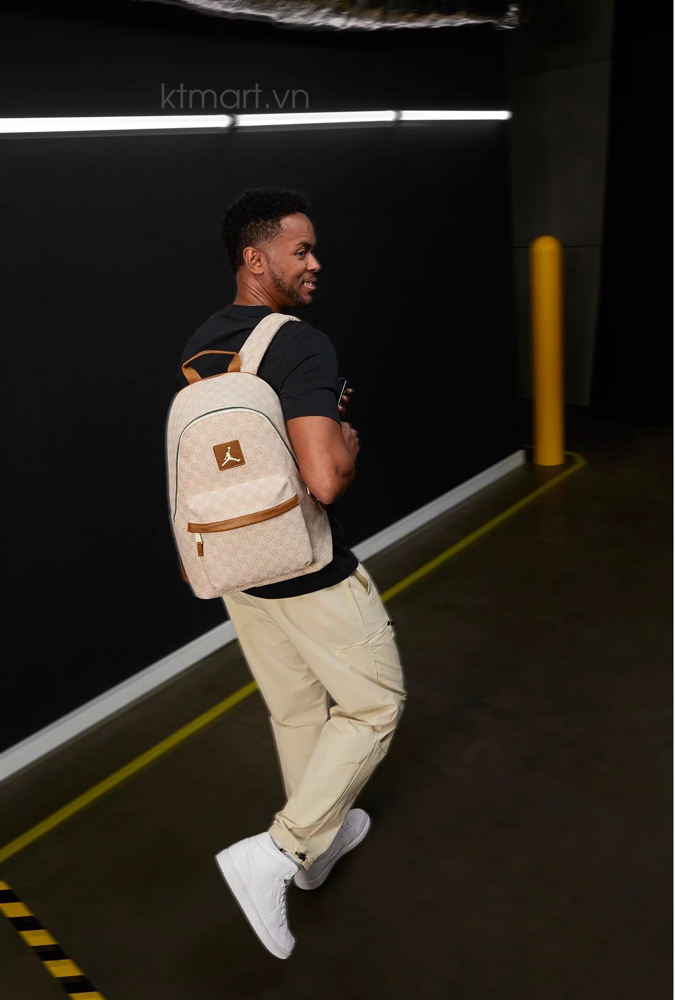 Balo-Nike-Jordan-Monogram-Backpack-FJ6784-25L-2.jpg?v=1772593777