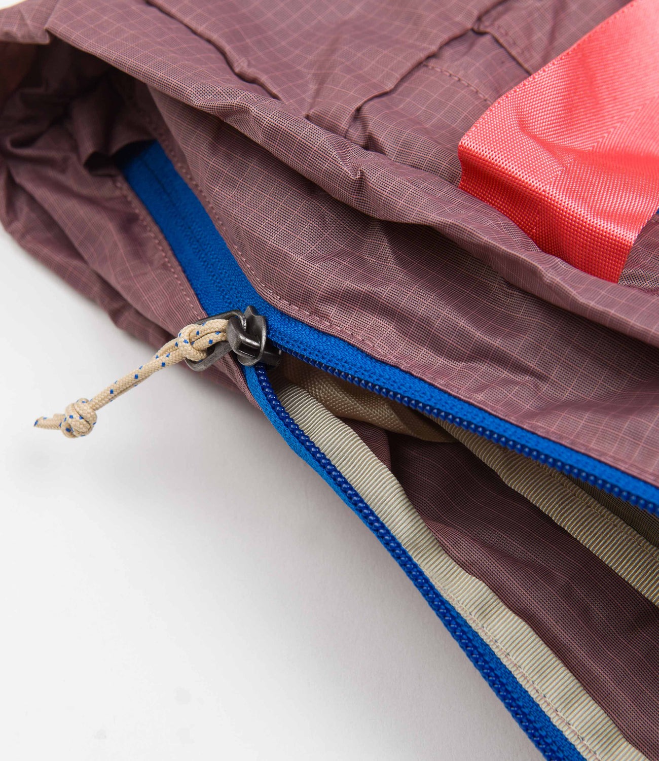 Balo-Tote-Patagonia-Ultralight-Black-Hole-Tote-Pack-27L-Husk-Tan-48809-14.jpg