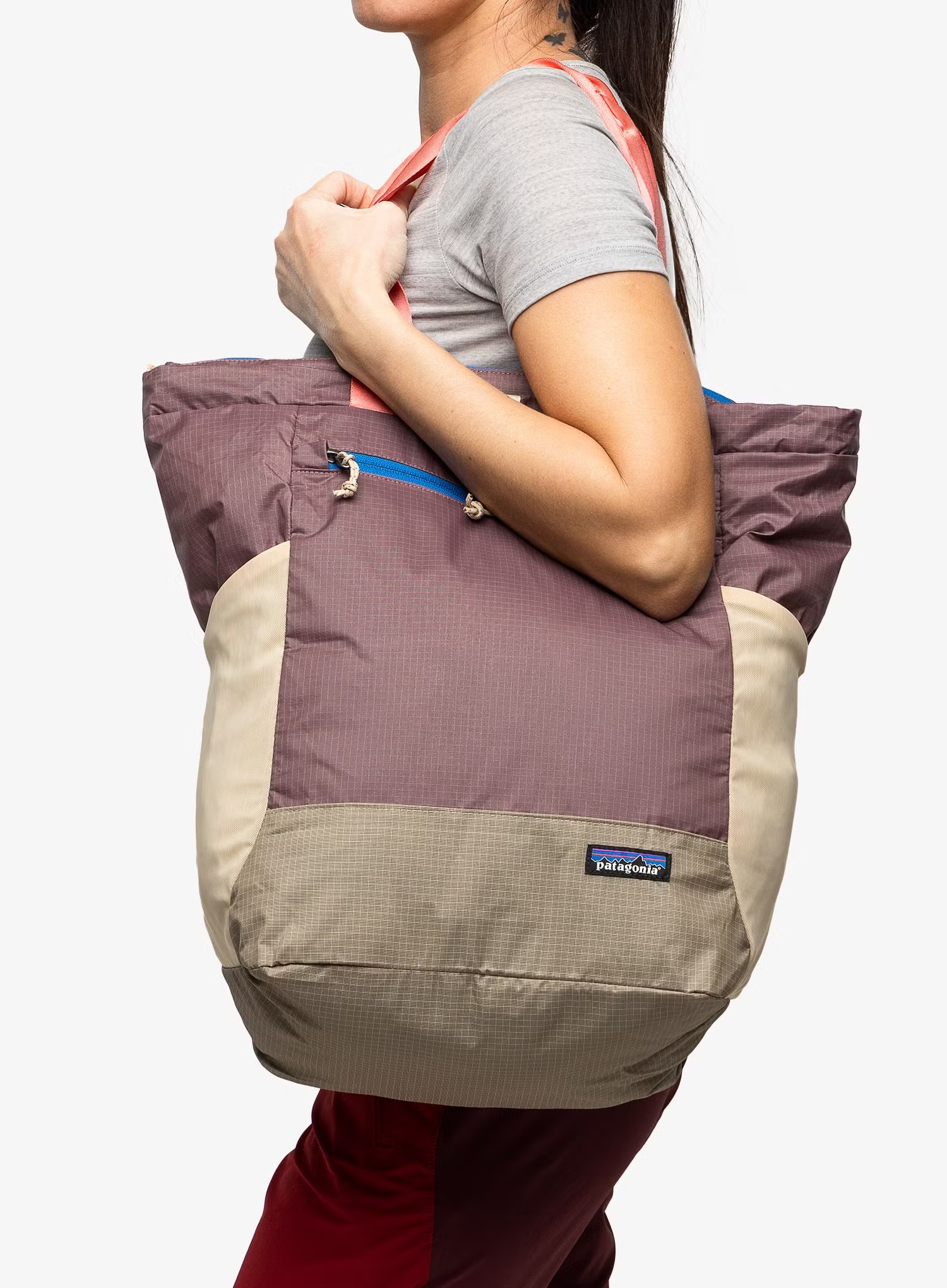 Balo-Tote-Patagonia-Ultralight-Black-Hole-Tote-Pack-27L-Husk-Tan-48809-8.jpg