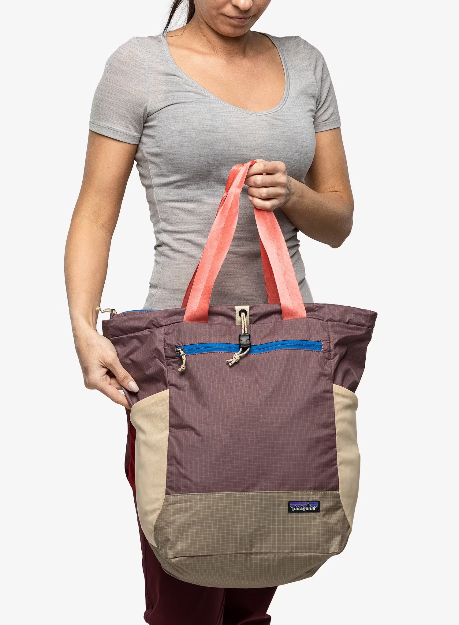 Balo-Tote-Patagonia-Ultralight-Black-Hole-Tote-Pack-27L-Husk-Tan-48809-9.jpg