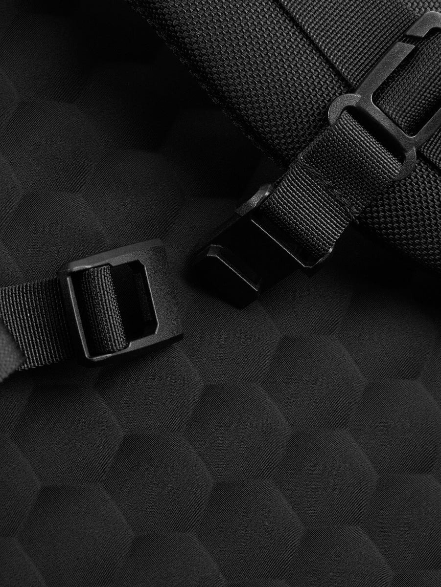 Balo-Wexley-SHELDRAKE-22L-Daypack-Cordura-Series-Ballistic-Black-14.jpg