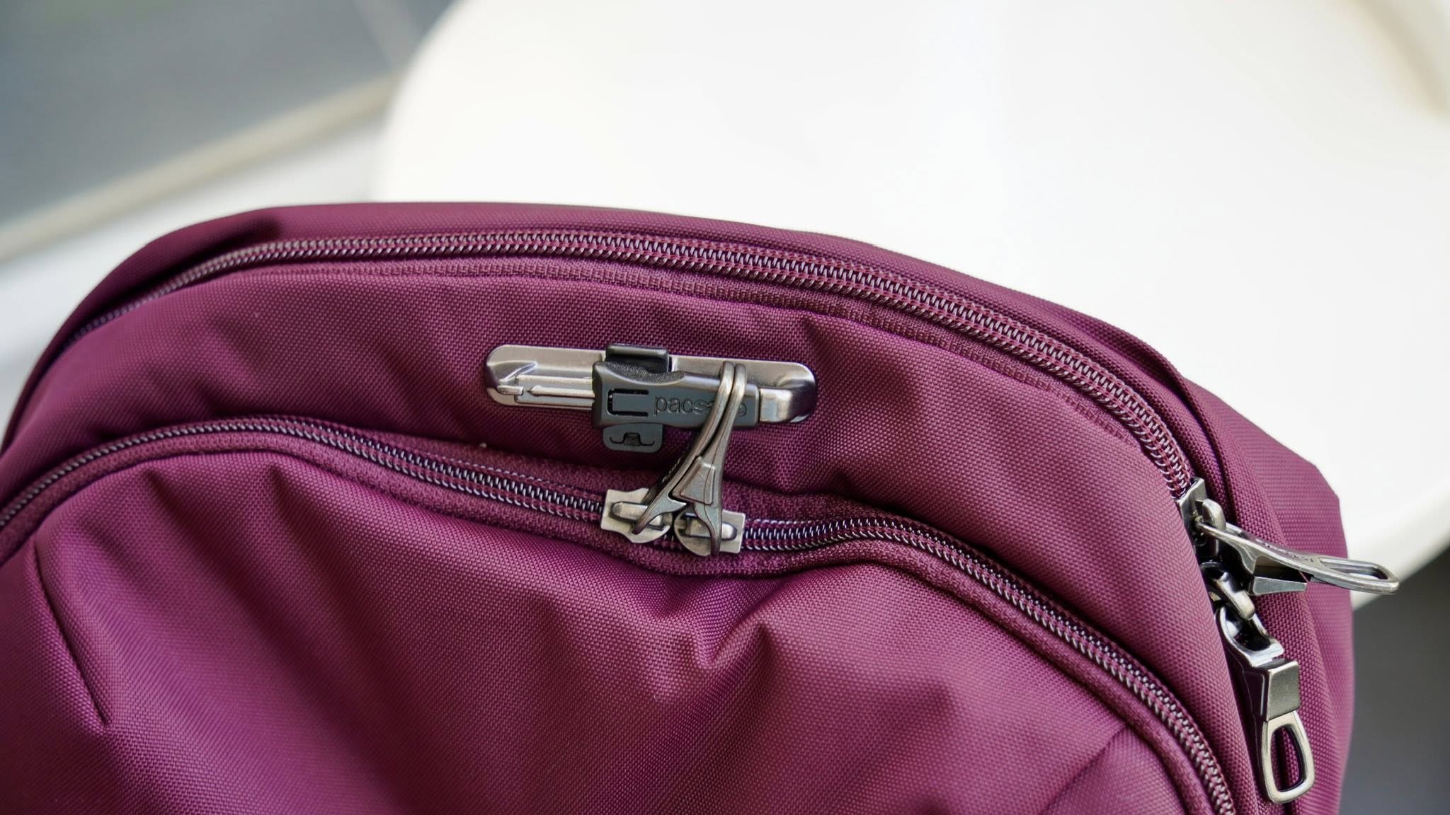 Balo-chong-trom-Pacsafe-V-Active-Anti-Theft-Backpack-24L-Burgundy-60301347-16.jpg?v=1774841298