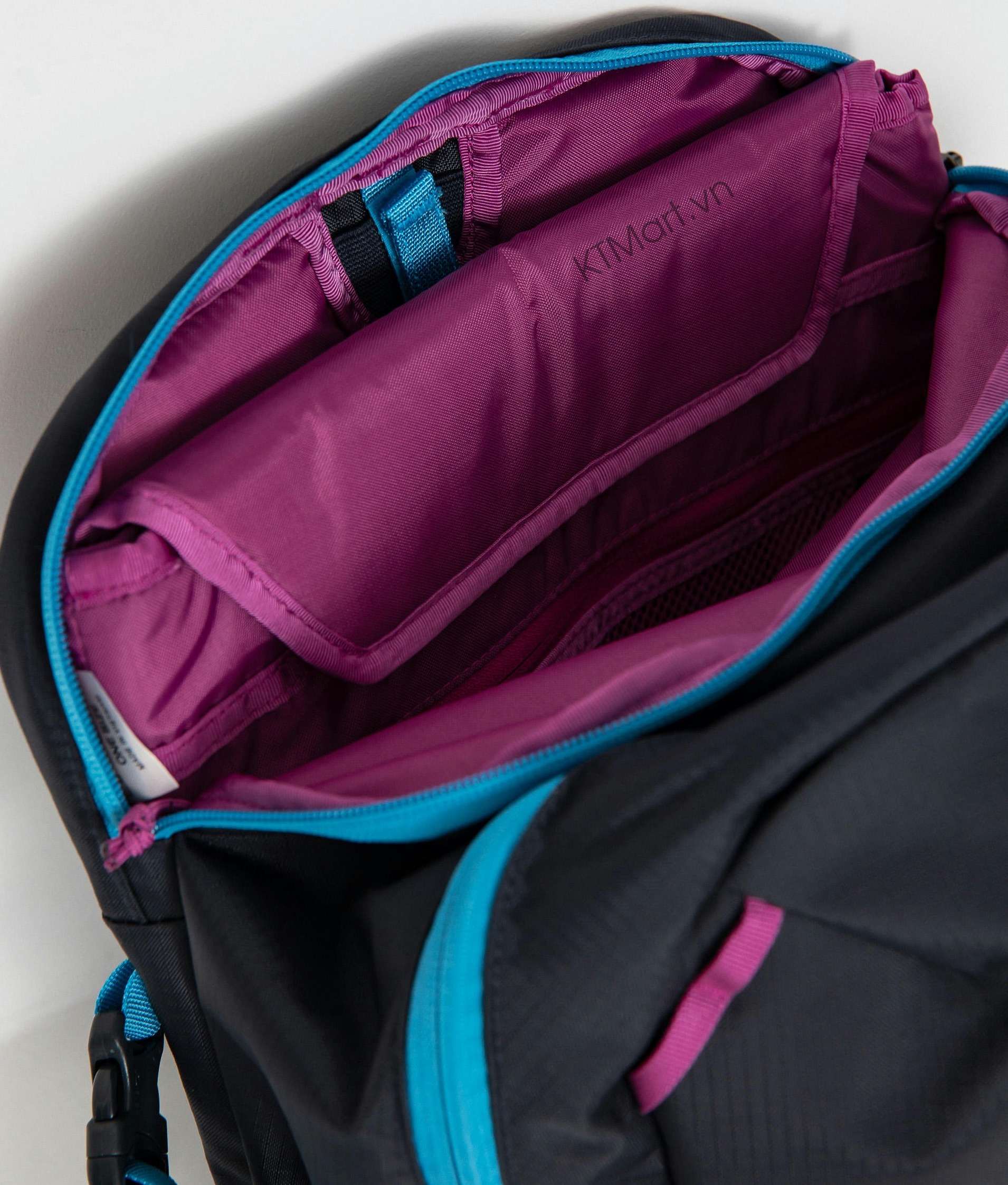 Balo-cong-so-Patagonia-Refugio-Daypack-26L-47913-Currents-Dulse-Mauve-24.jpg?v=1773019723