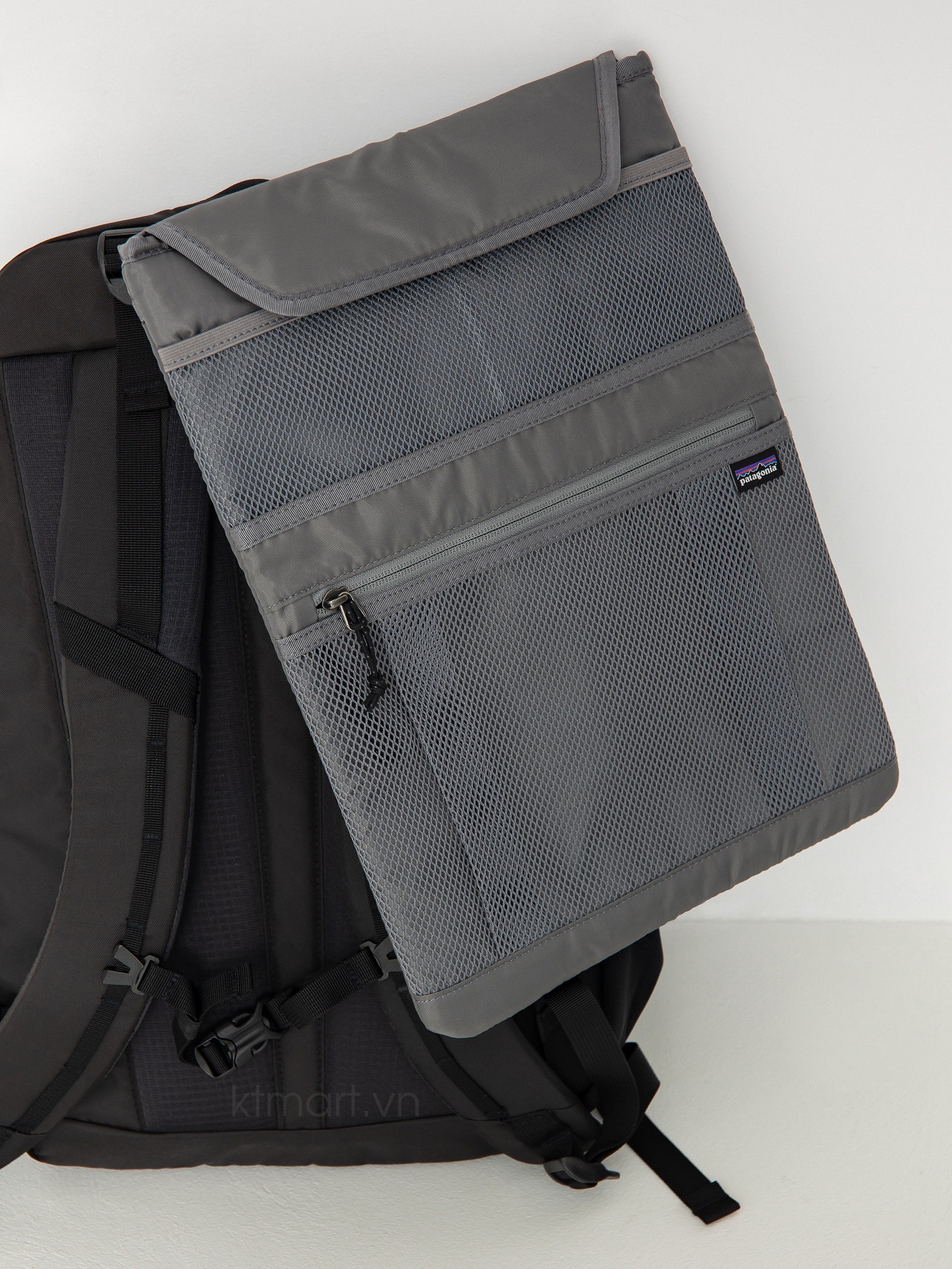 Balo-cong-so-Patagonia-Refugio-Daypack-30L-47928-Black-11.jpg