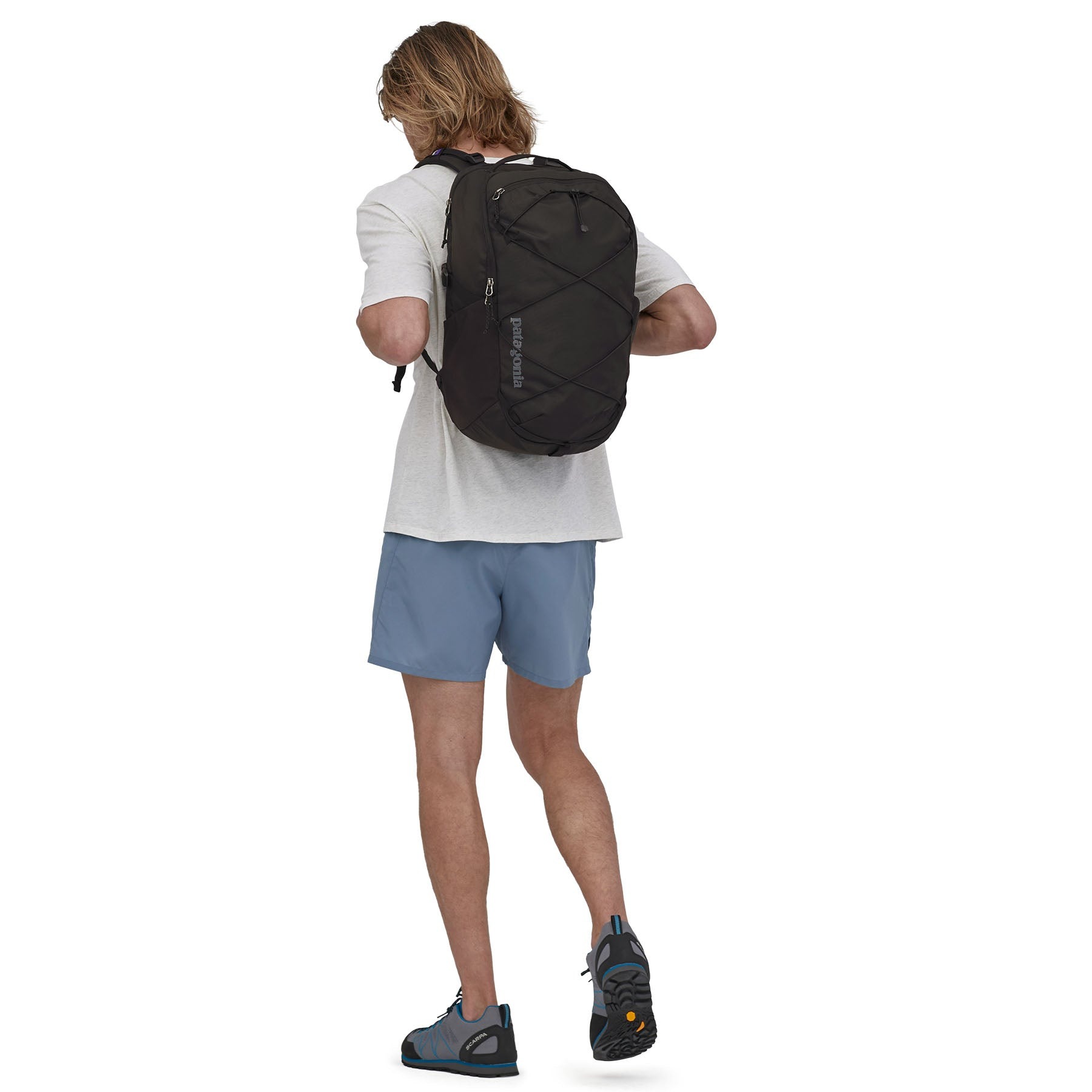 Balo-cong-so-Patagonia-Refugio-Daypack-30L-47928-Black-2.jpg
