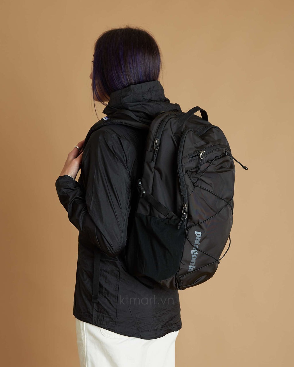 Balo-cong-so-Patagonia-Refugio-Daypack-30L-47928-Black-7.jpg