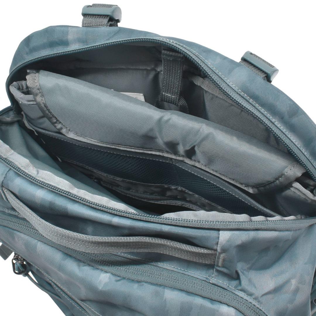 Balo-cong-so-Patagonia-Refugio-Daypack-30L-47928-Plume-Grey-5.jpg