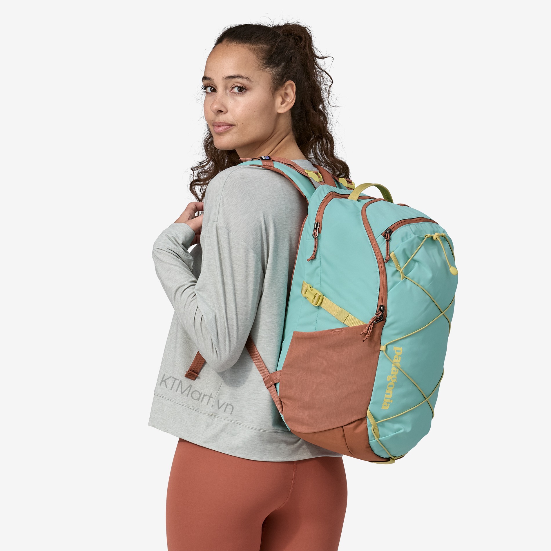 Balo-cong-so-Patagonia-Refugio-Daypack-30L-Skiff-Blue-47928-3.jpg?v=1773193923