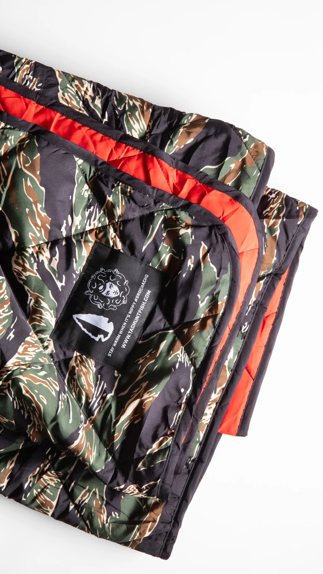 Chan-Tachuntfish-Camp-Blankets-2m-x-1-4m-4.jpg?v=1776304892