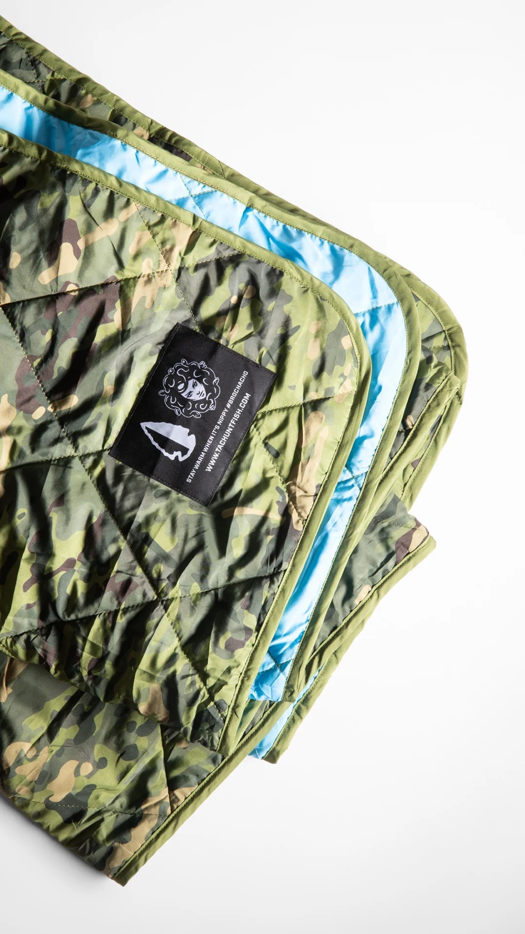 Chan-Tachuntfish-Camp-Blankets-2m-x-1-4m-5.jpg?v=1776304896