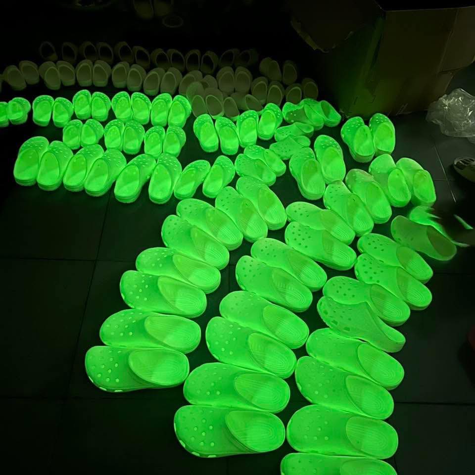 Dep-phat-sang-Crocs-Classic-Clog-Glow-in-The-Dark-size-C12-2.jpg?v=1773131816