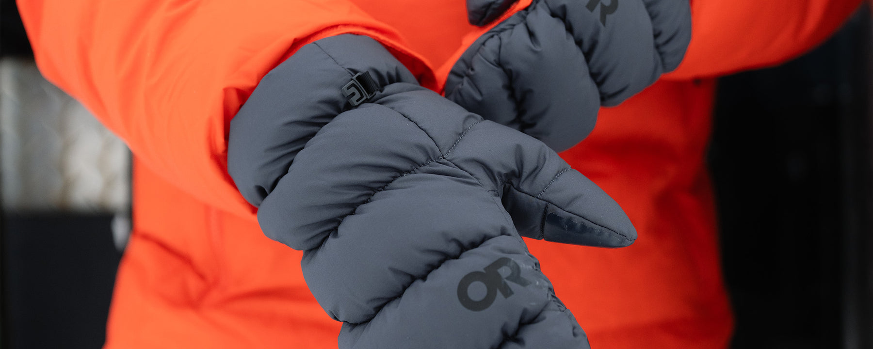 Gang-tay-long-vu-Outdoor-Research-Coldfront-Down-Mitts-300024-size-L-7.jpg