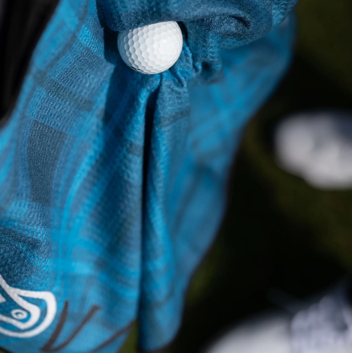 Khan-Golf-Elovate-Golf-Royal-Tartan-60x40cm-4.jpg?v=1777360667