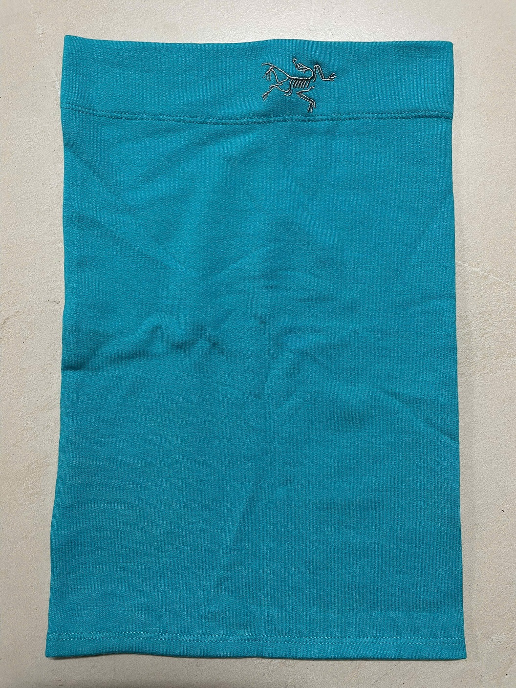 Khan-ong-Arc-teryx-Rho-Lightweight-Wool-Neck-Gaiter-29582-1.jpg?v=1770174571