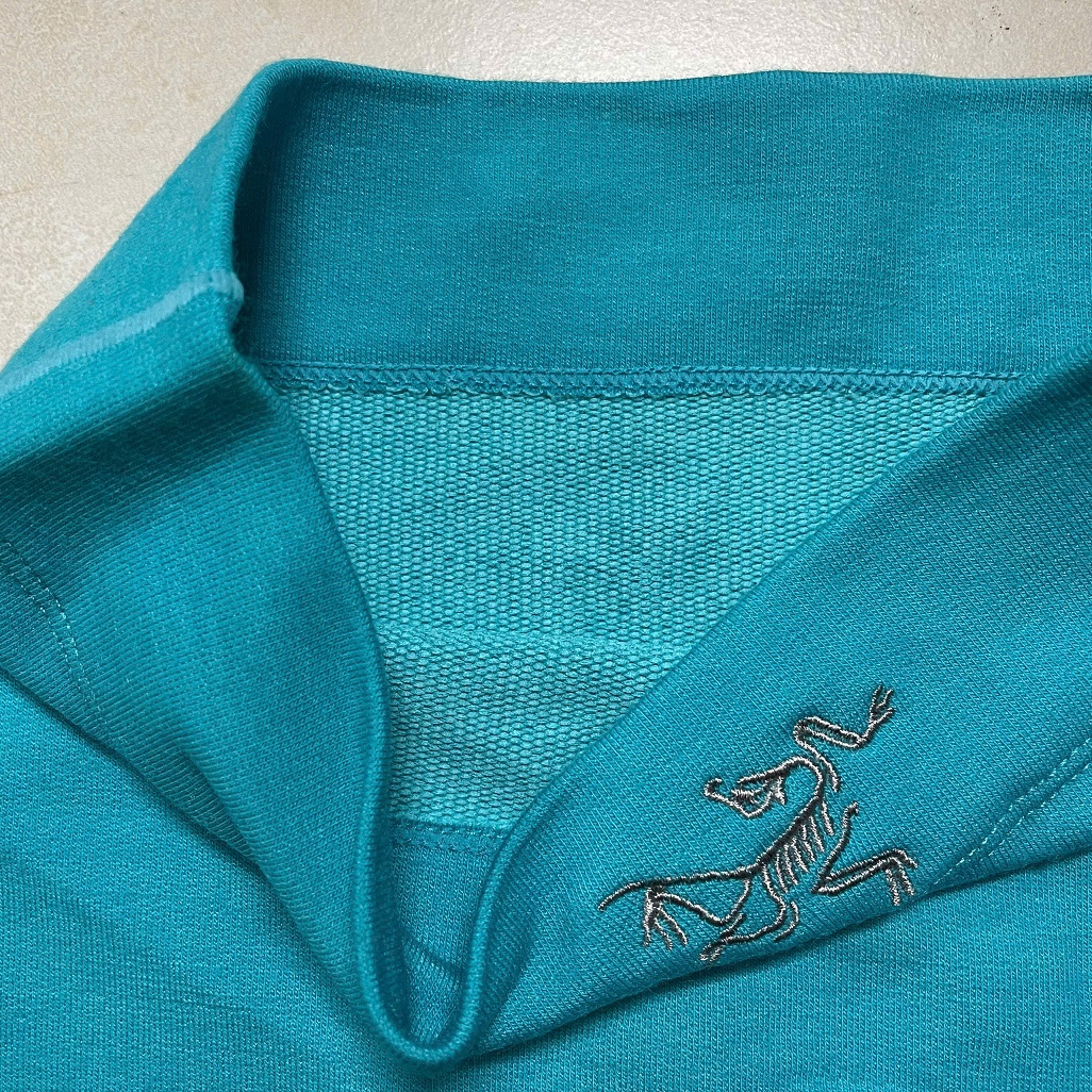 Khan-ong-Arc-teryx-Rho-Lightweight-Wool-Neck-Gaiter-29582-2.jpg?v=1770174584