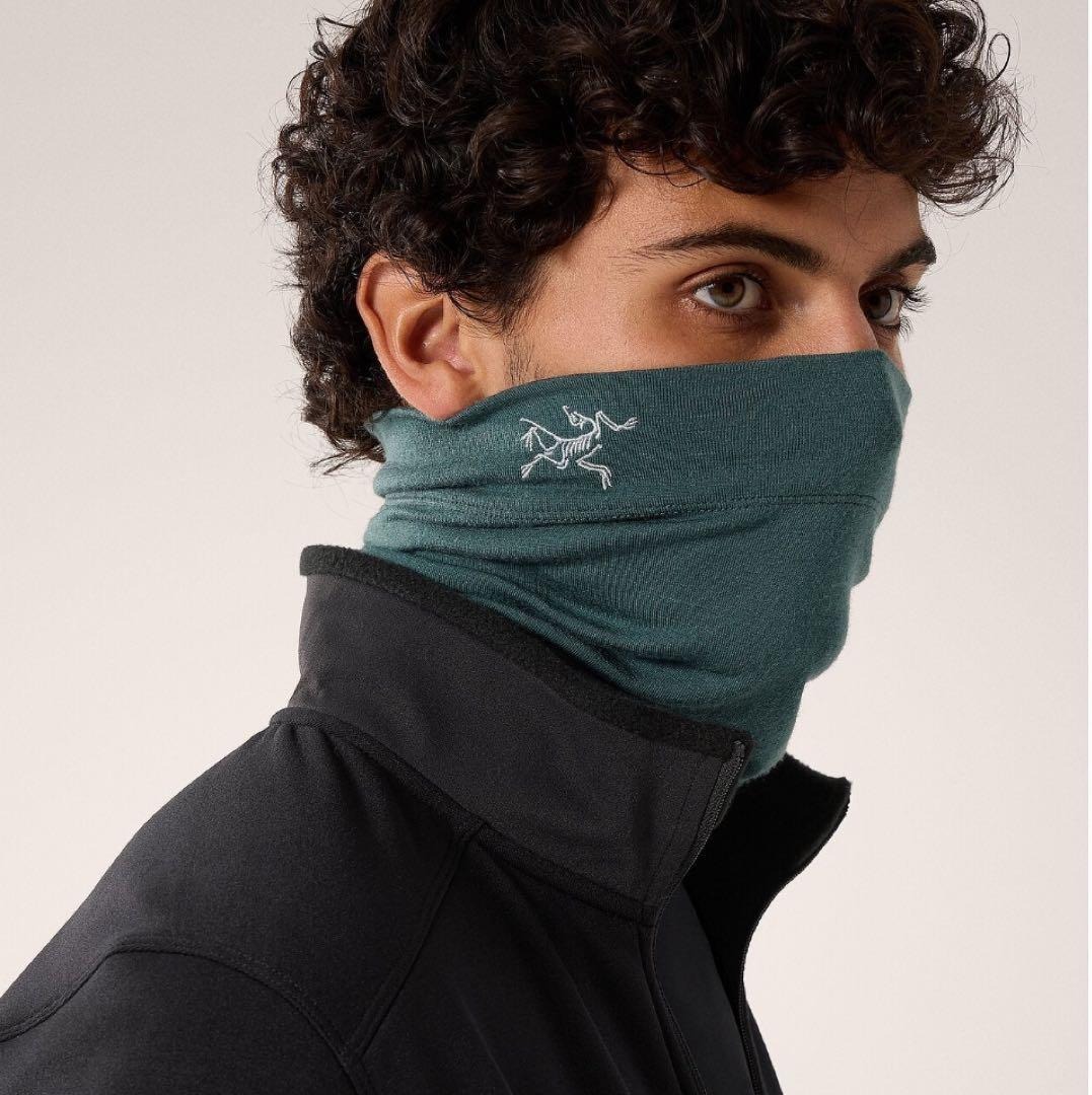 Khan-ong-Arc-teryx-Rho-Lightweight-Wool-Neck-Gaiter-29582-6.jpg?v=1770174602