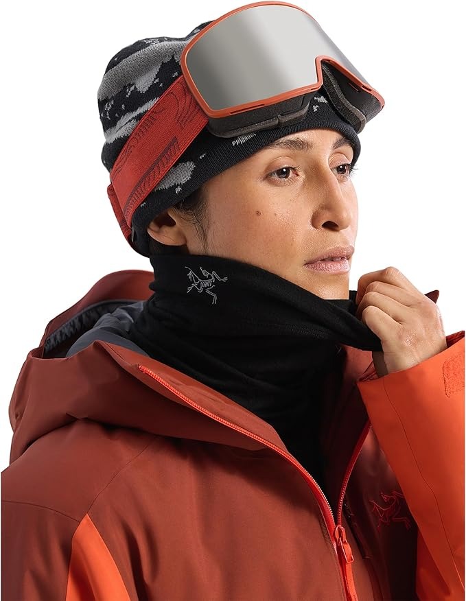 Khan-ong-Arc-teryx-Rho-Lightweight-Wool-Neck-Gaiter-29582-8.jpg?v=1770174611