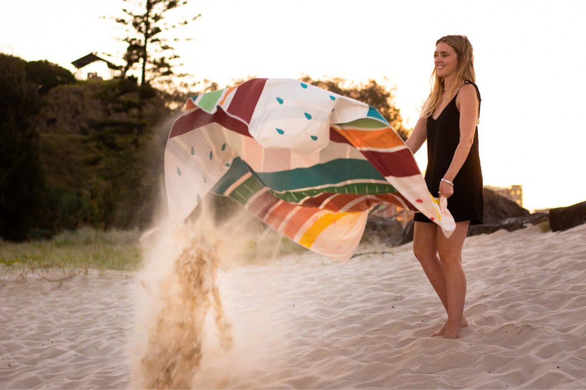 Khan-tam-da-nang-Somerside-XL-Mermaid-Waters-Sand-Free-Beach-Towel-1m6x1m6-4.jpg