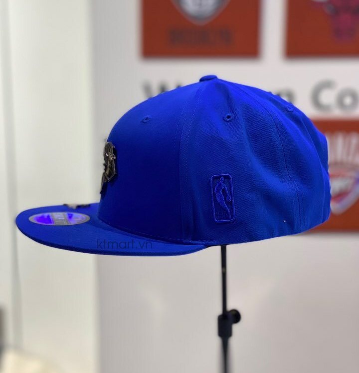 Mu-NBA-LAL-LAKERS-Artwork-Metal-Decoration-HYFLAT-CAP-N215AP631P-4.jpg?v=1773285667