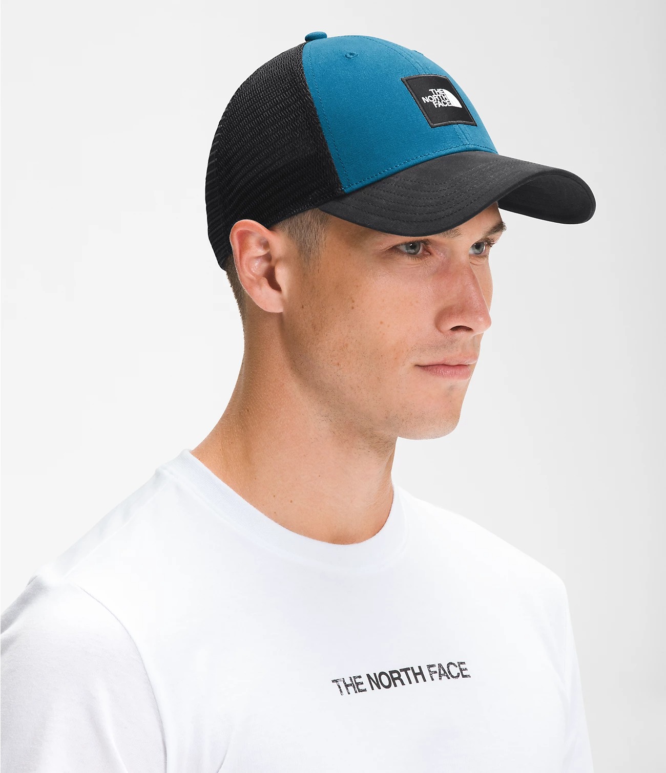 Mu-The-North-Face-TNF-Box-Logo-Trucker-Hat-NF0A3FKX-14.jpg?v=1773972712
