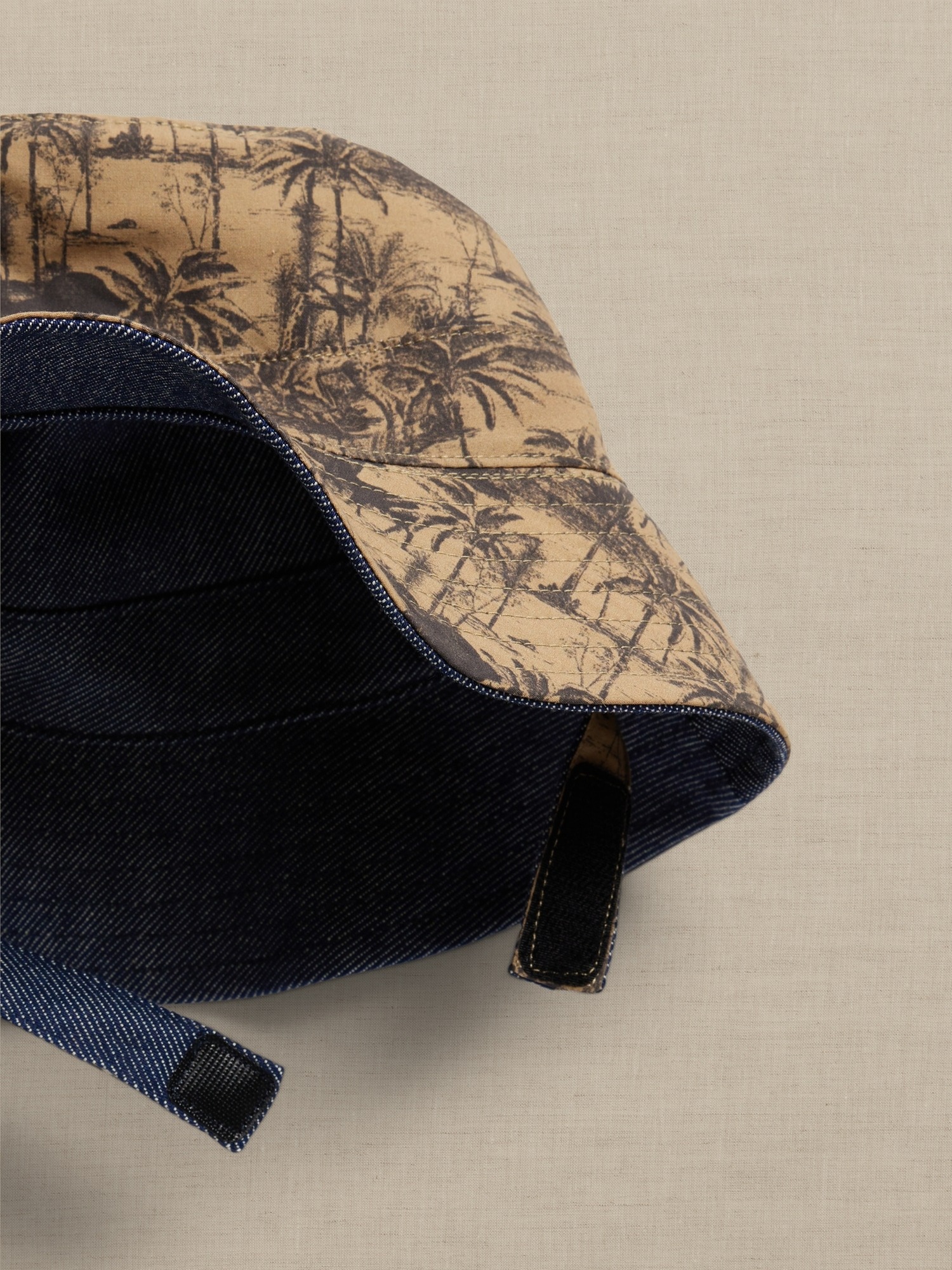 Mu-rong-vanh-2-mat-Banana-Republic-REVERSIBLE-BUCKET-HAT-593276-size-0-24-thang-2.jpg?v=1772853185