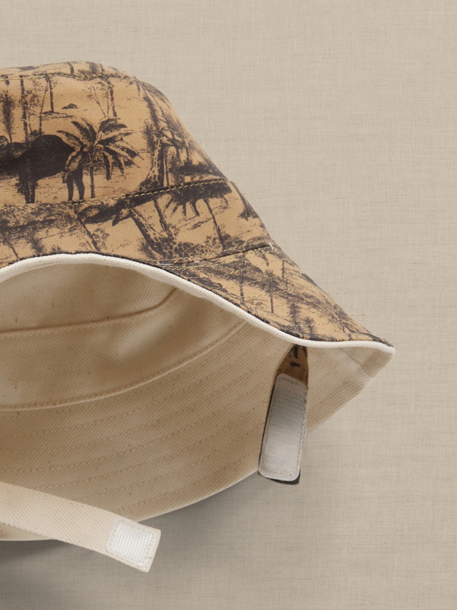 Mu-rong-vanh-2-mat-Banana-Republic-REVERSIBLE-BUCKET-HAT-FOR-BABY-TODDLER-610537-size-0-6-thang-2.jpg?v=1772852767