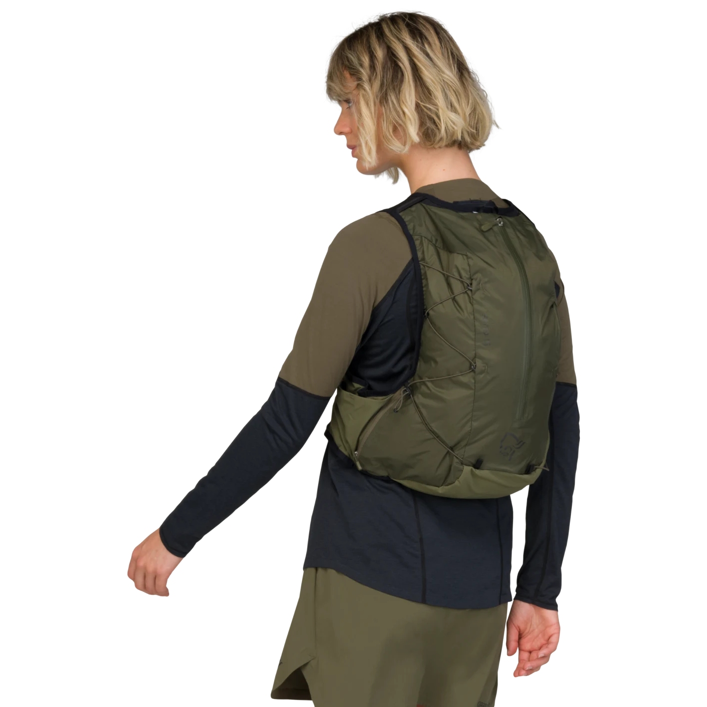 Norrona-Senja-Econyl70-15L-Pack-5813-25-size-S-M-16.jpg
