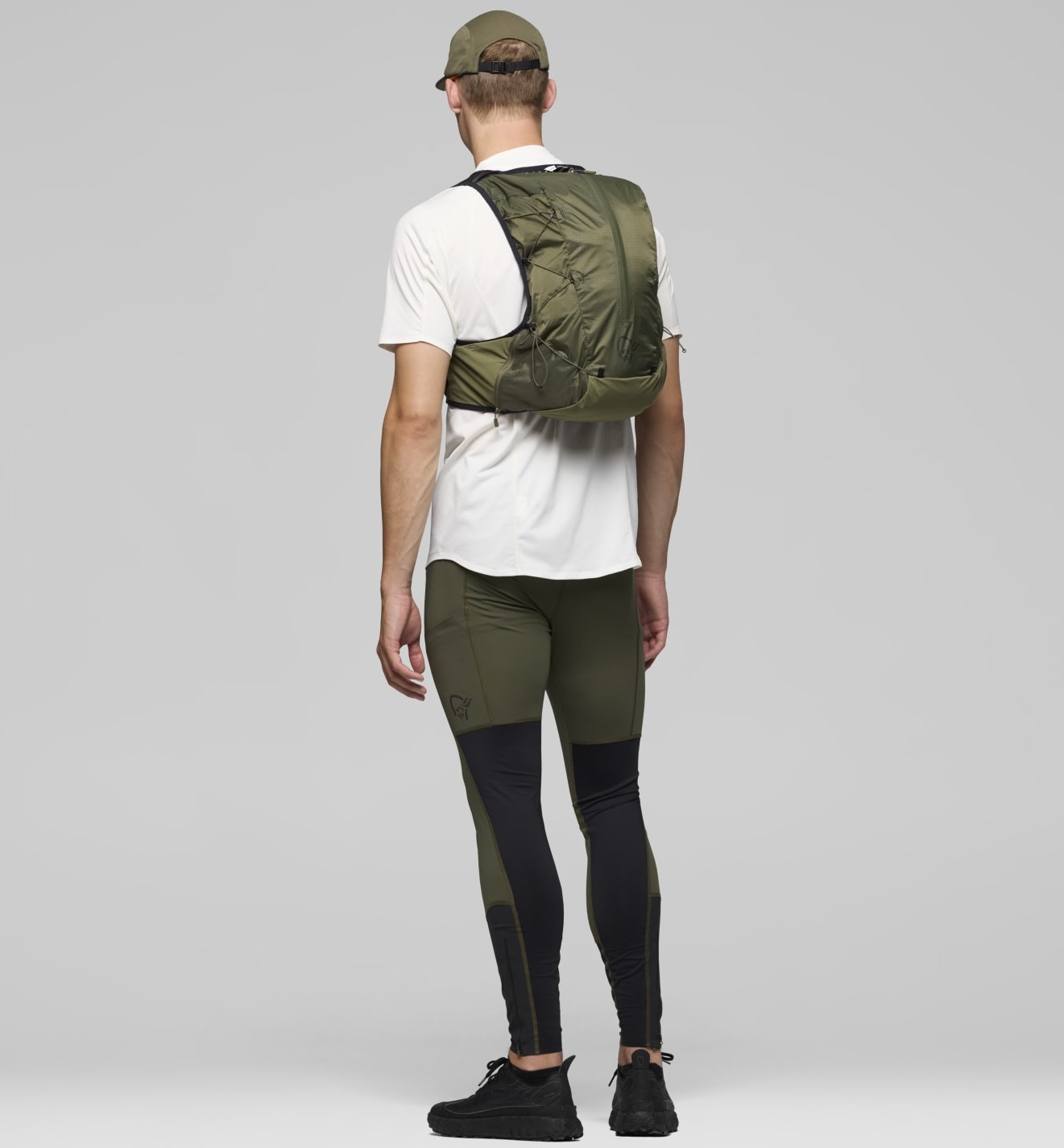 Norrona-Senja-Econyl70-15L-Pack-5813-25-size-S-M-6.jpg