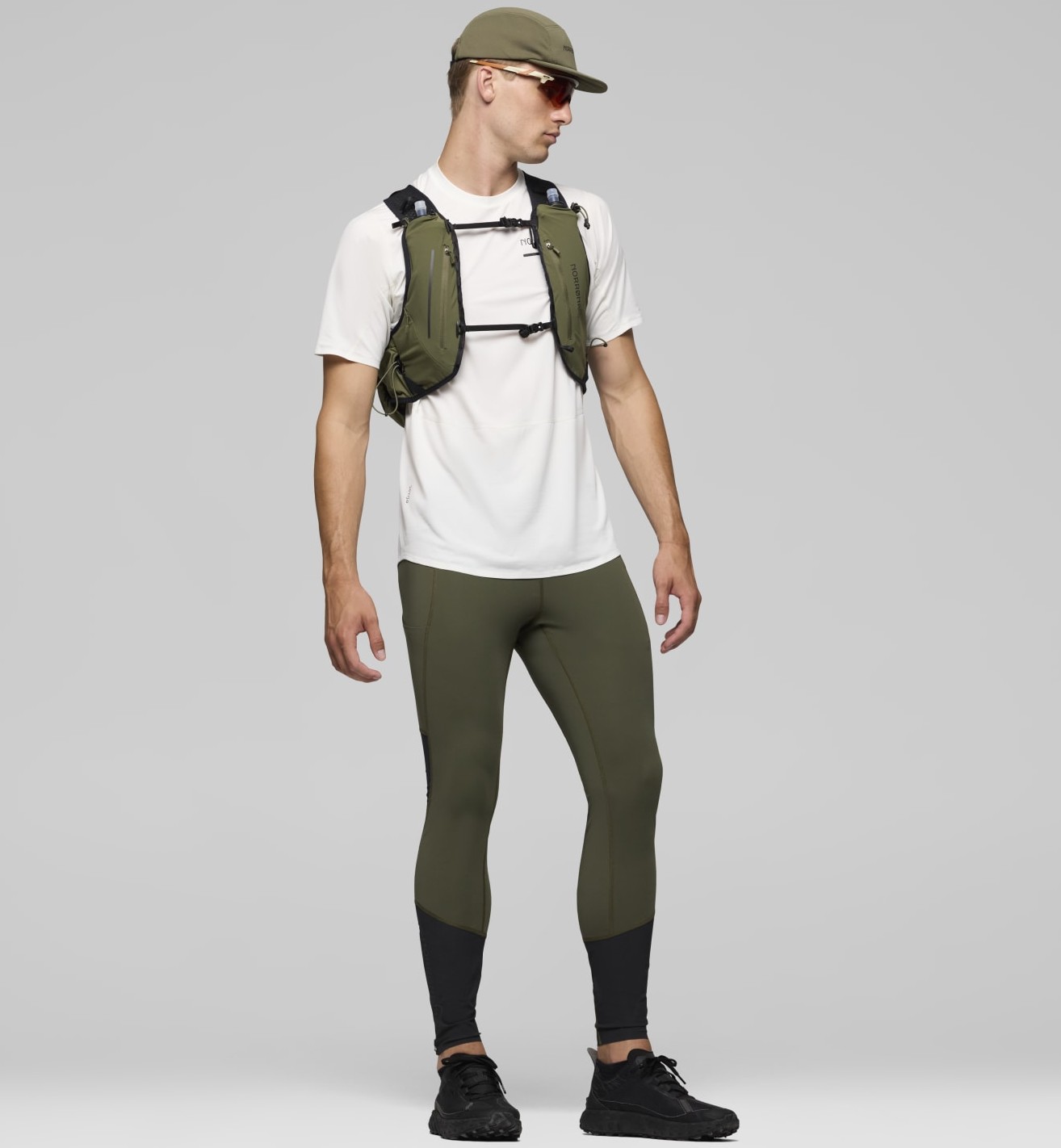 Norrona-Senja-Econyl70-15L-Pack-5813-25-size-S-M-8.jpg